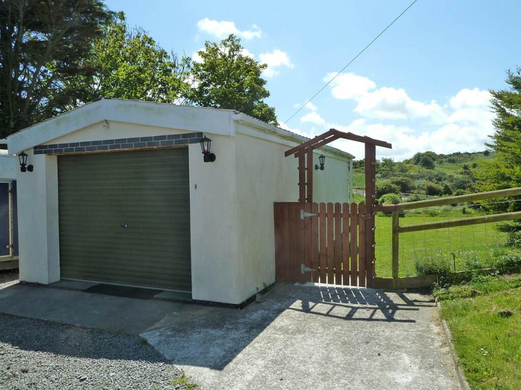 Detached garage