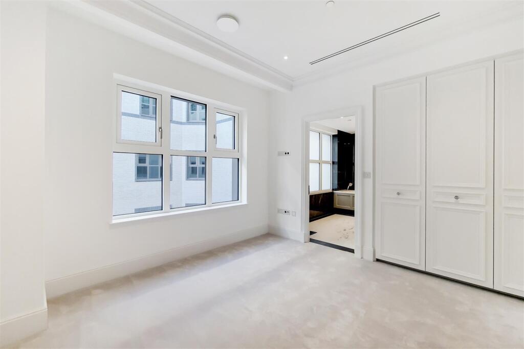 5_Main Bedroom-1.jpg