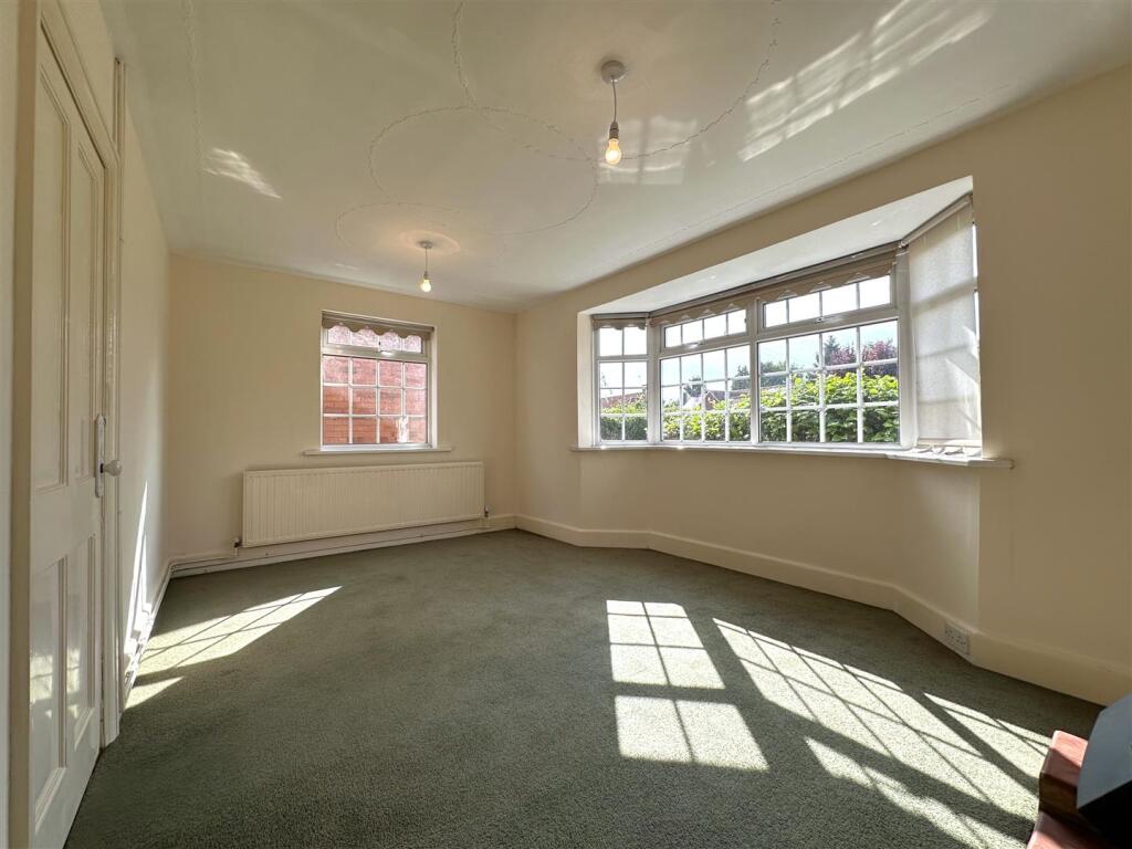 Dual-Aspect Living Room 554