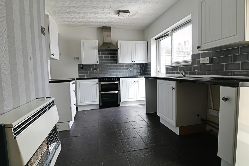 kitchen 2.jpg