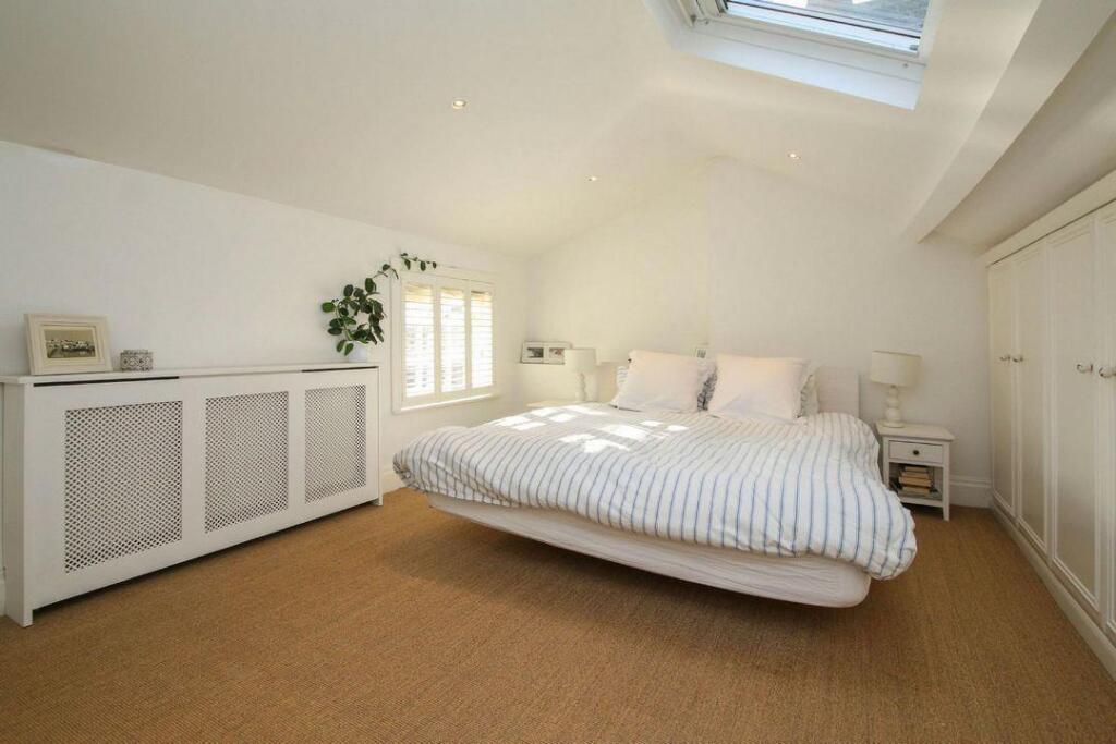 Principal Bedroom Aspect 2