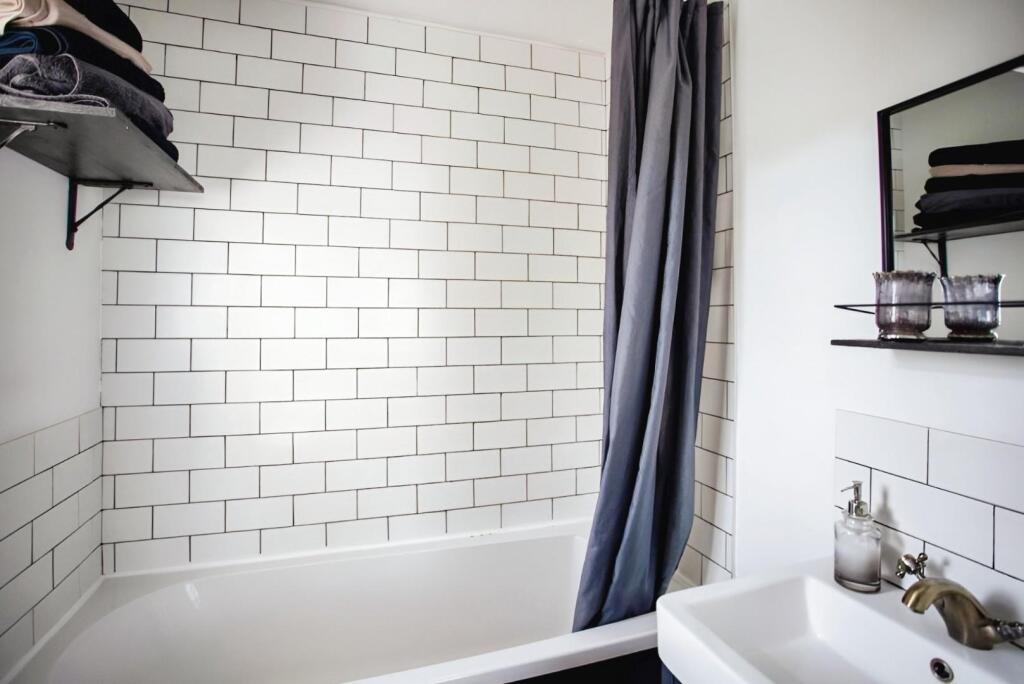 6dc5b396-Bathroom.jpeg