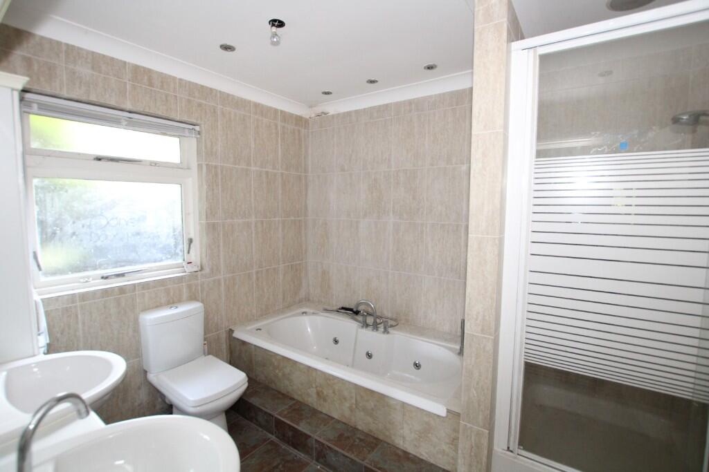 main en-suite