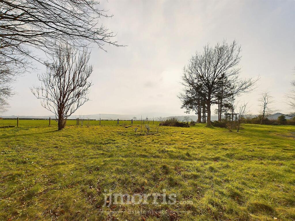 CAM03686G0-PR0250-STILL042.jpg