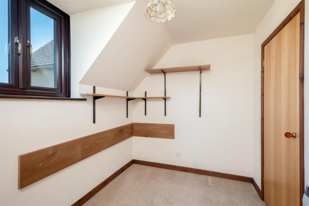 11 Rawlinson Close-11.jpg