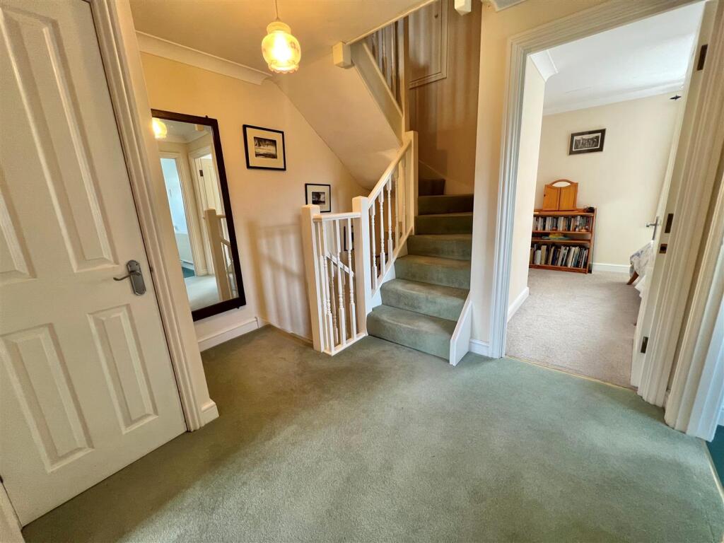 Hallway 2.jpg