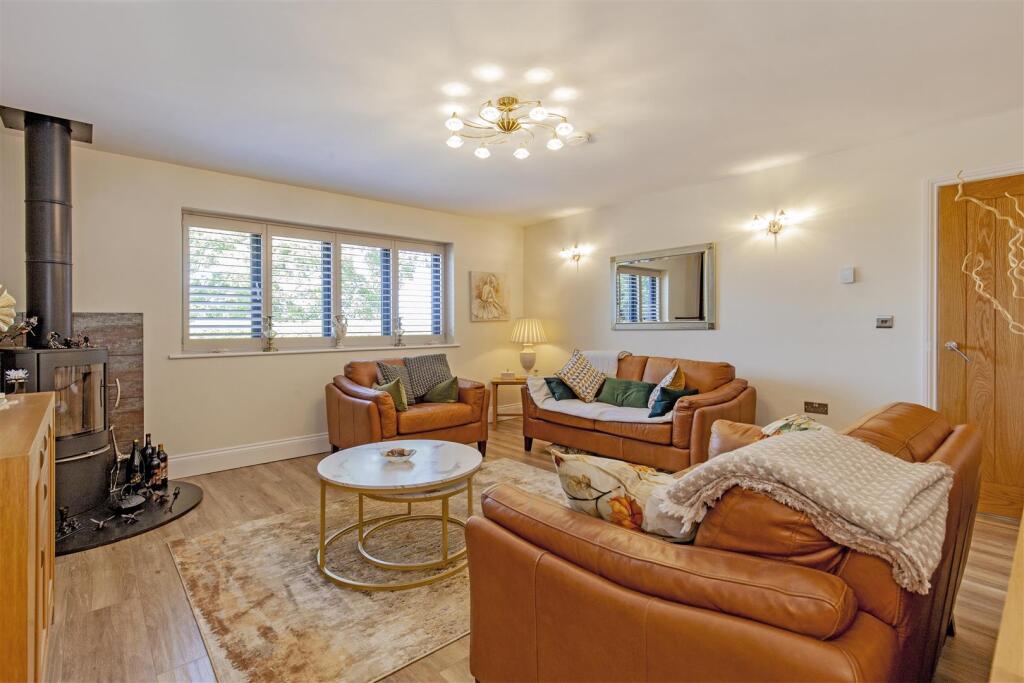Reception Room-3.jpg