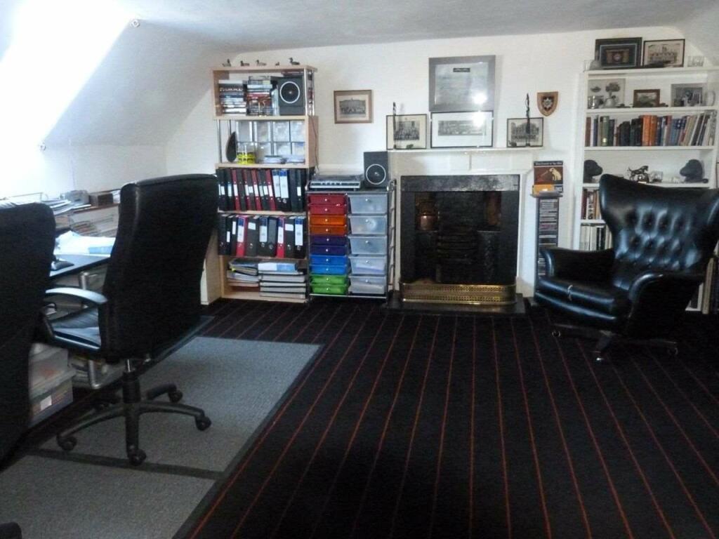 Bedroom 6/ Study/Family room/Play room 