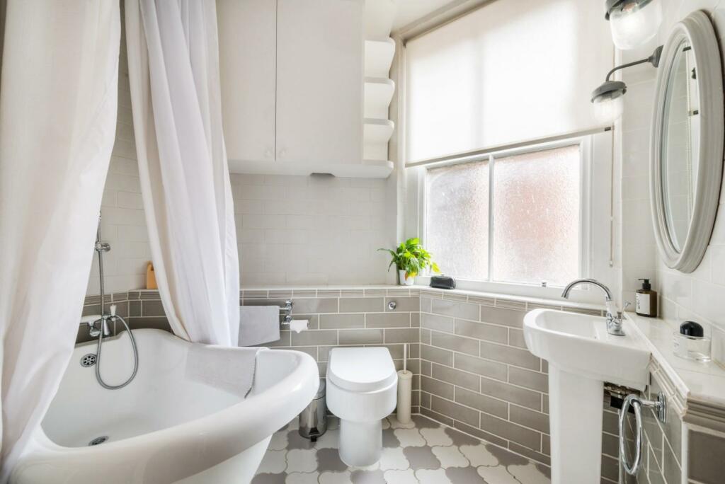 bathroom (1).jpg