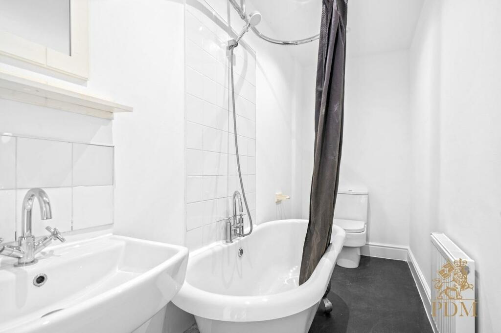 Flat 3, 4 Mapperely Park Drive Nottingham, NG3 5BX