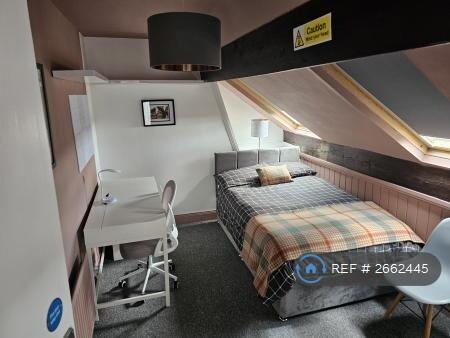 Bedroom 6 Top Floor