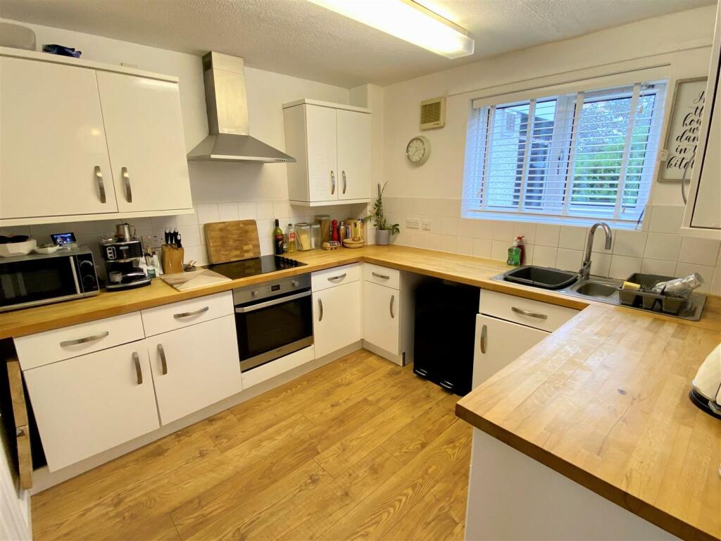 56 Calshot Close Kitchen