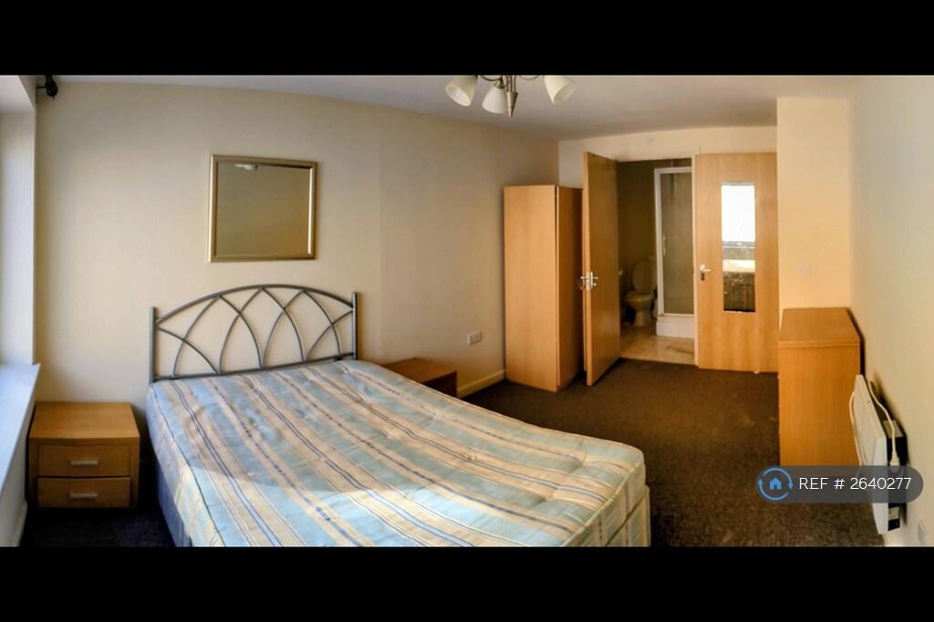 Master Bedroom With Ensuite Shower