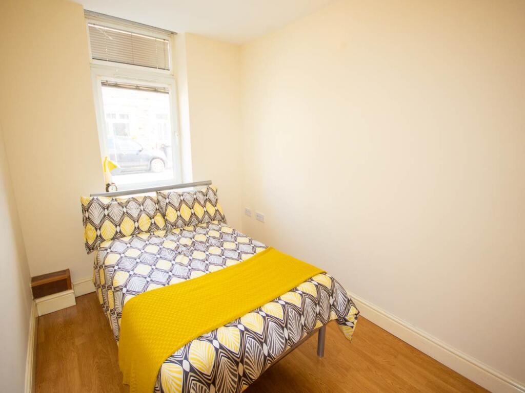 Flat 2, 1 Russell St