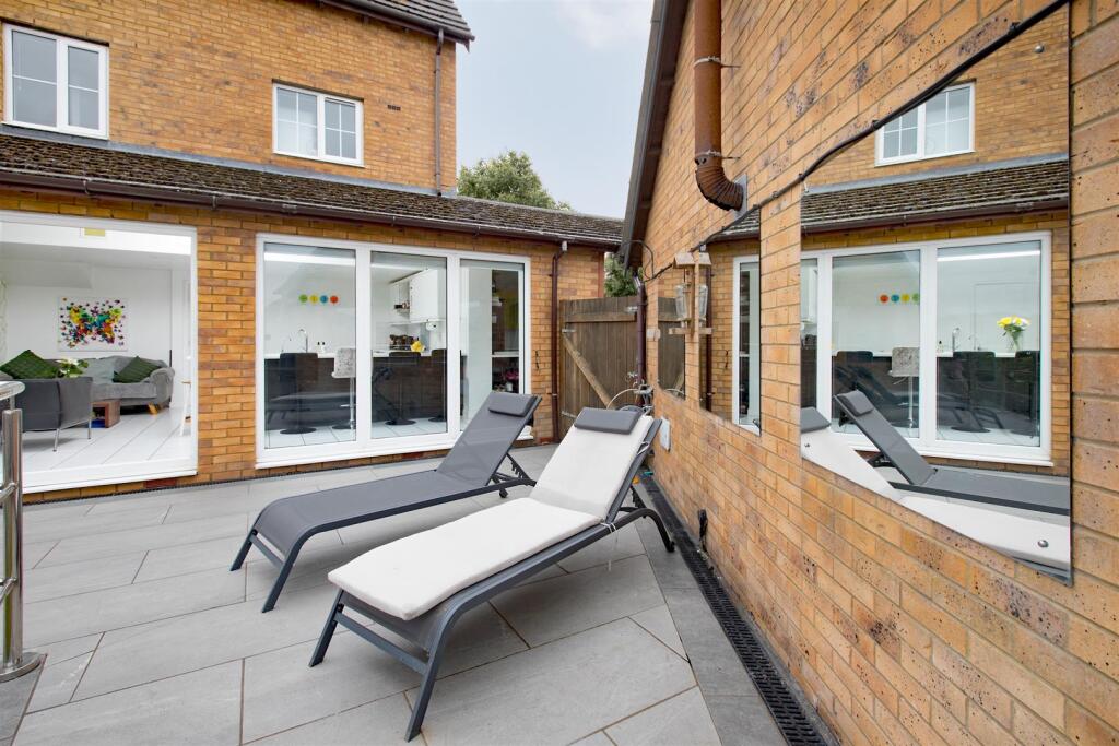 35 Coniston close 06.jpg