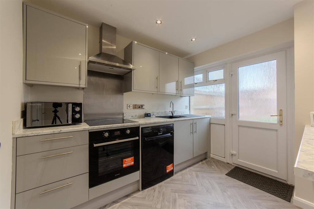 97 Llewelyn Road-14.jpg