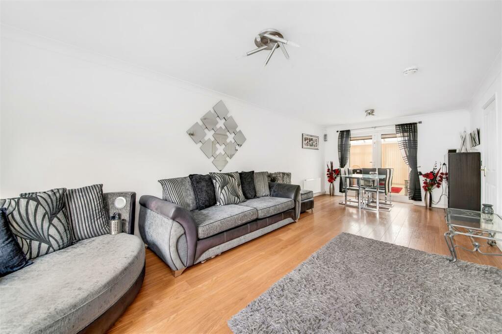 LIVING/DINING ROOM