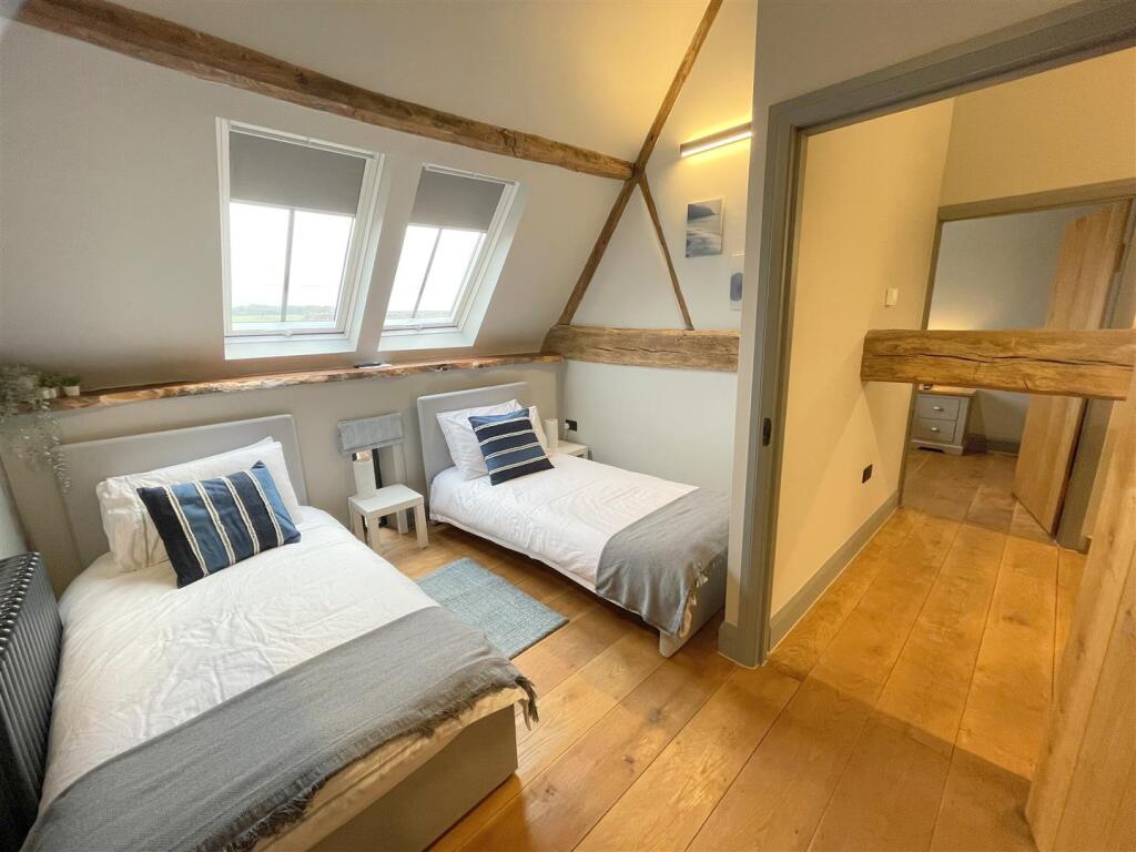 Bed 3.jpg
