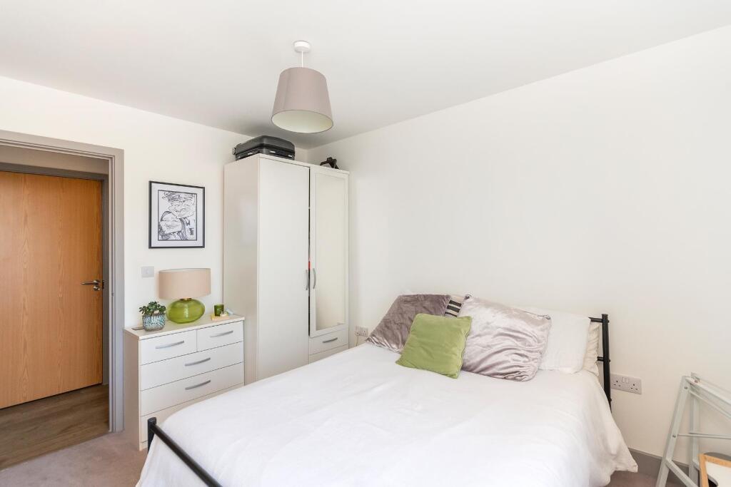 4P5W4AV - Bedroom A.jpg