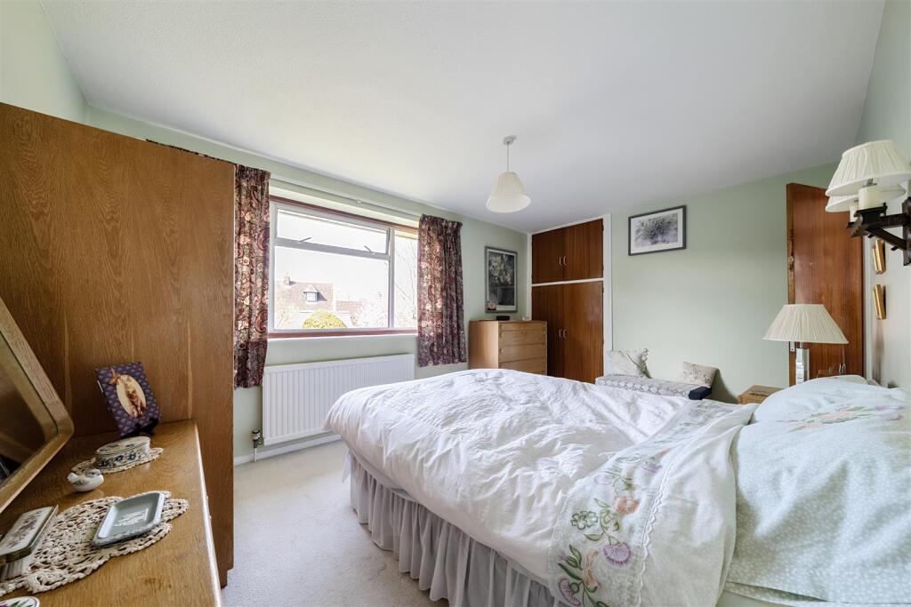 8 Orchard Close