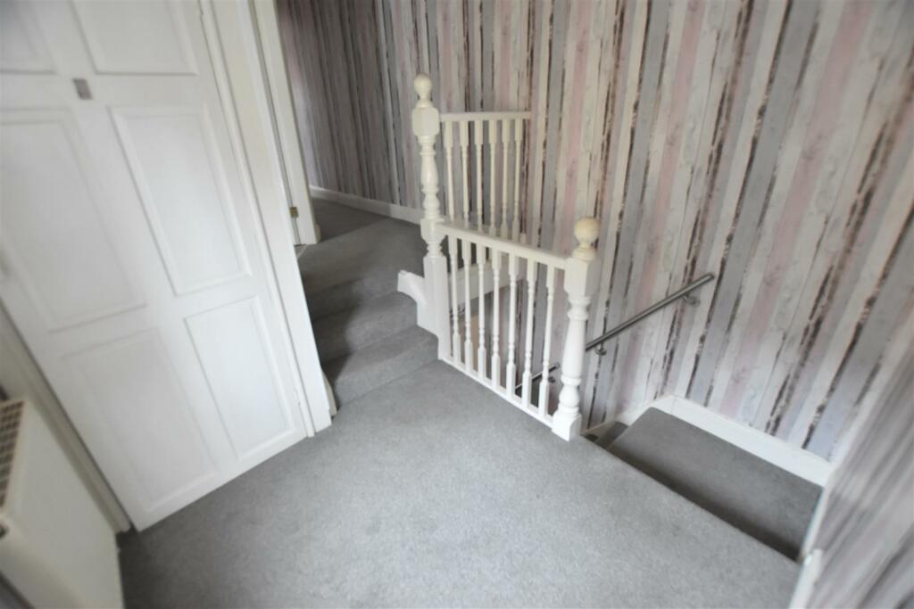 FIRST FLOOR LANDING