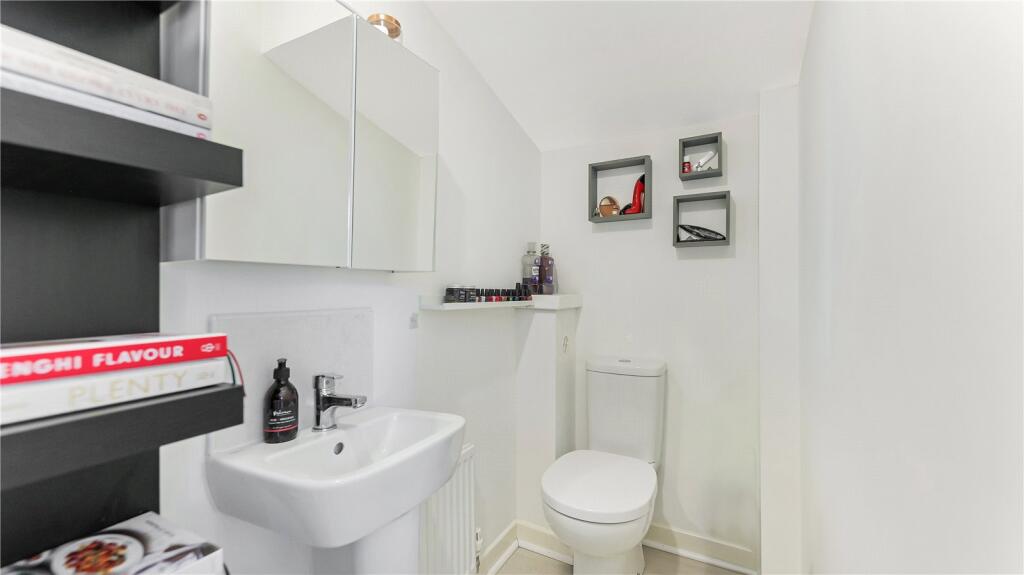 Cloakroom/Wc