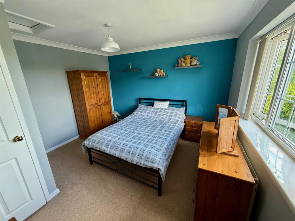 MR46 Bed3-2.jpg