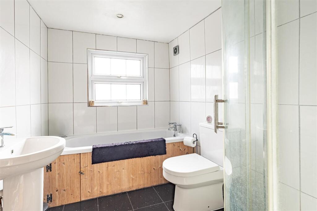 200  High Road,  CM16 6EF (12).jpg