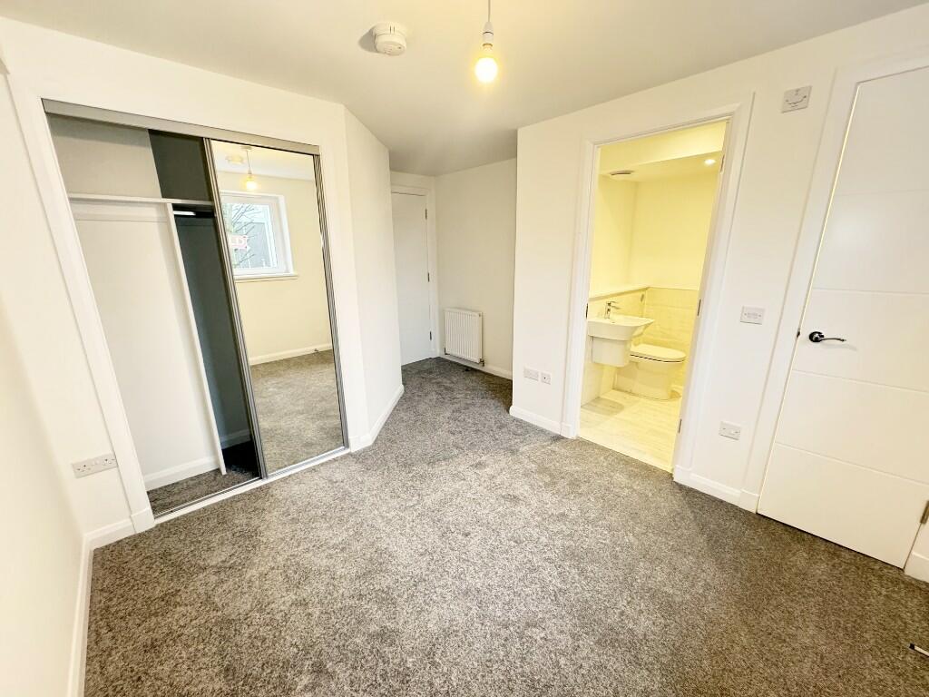 Bedroom 1 (3)