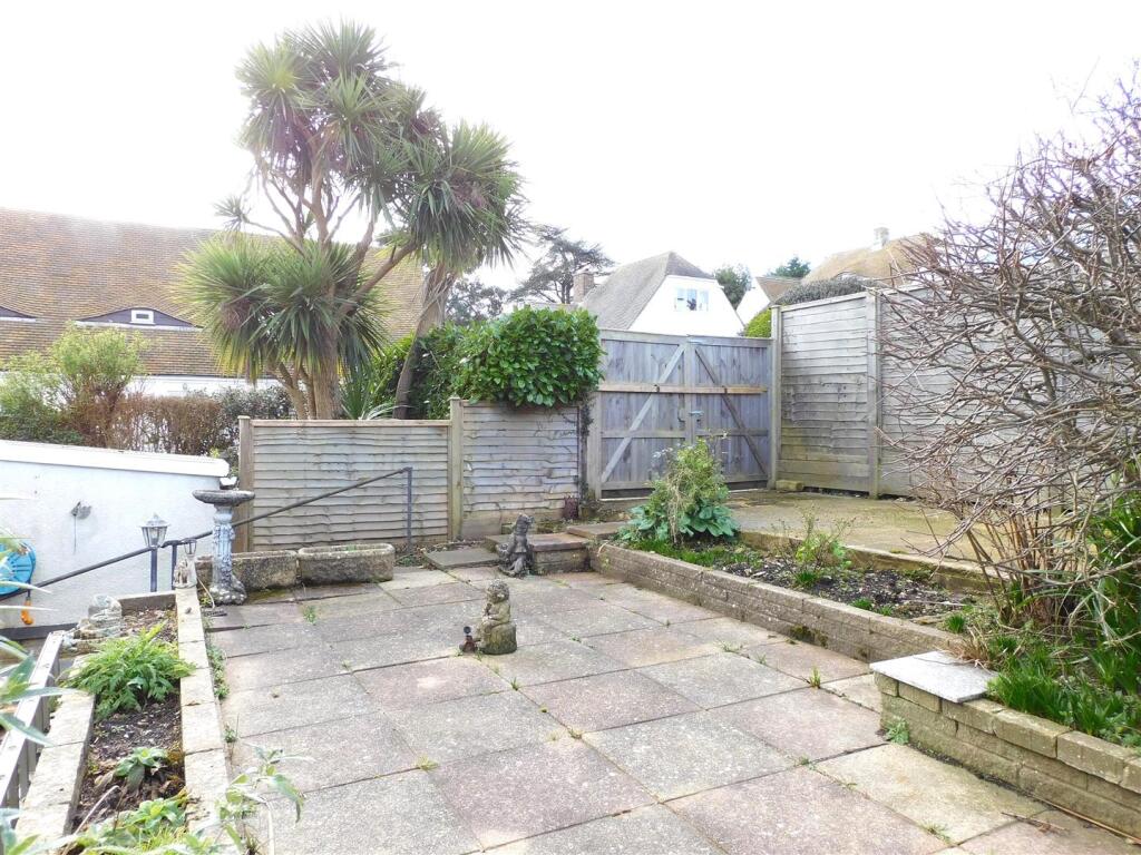 15 eyewell Rear 2.JPG