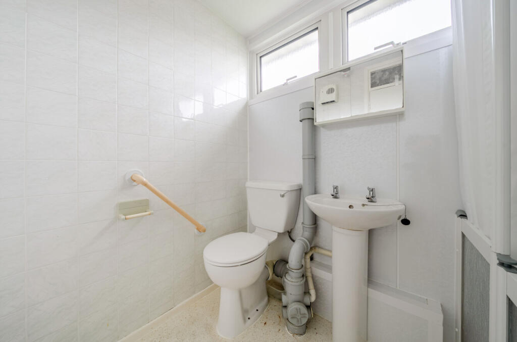 1364718-9-68ee441...