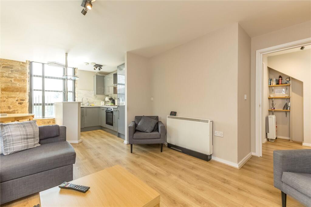 Lounge &amp; Kitchen