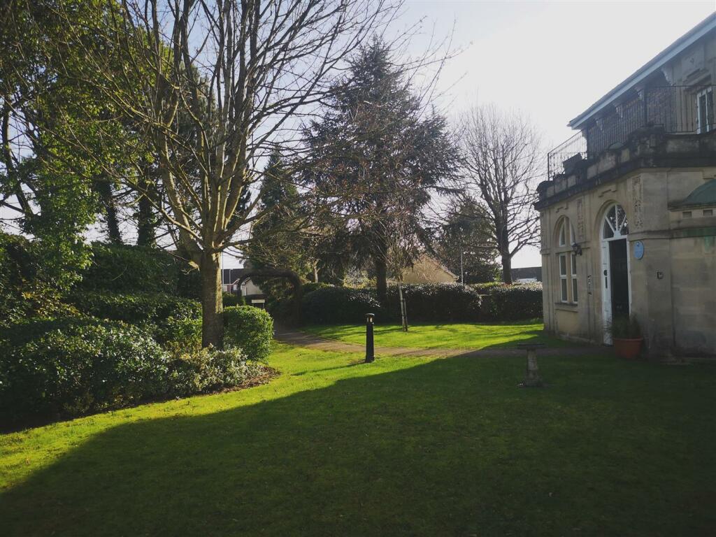Communal Gardens.jpg