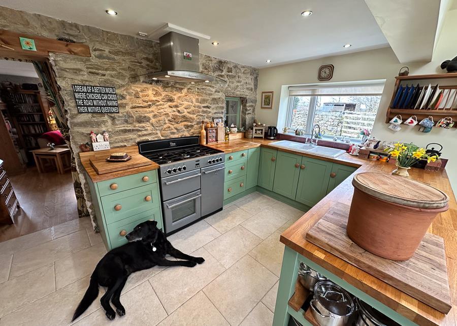 KITCHEN / BREAKFAST ROOM