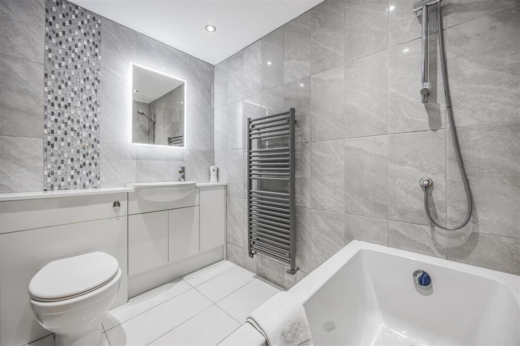5 Clearwater Apartments, South Parade, Southsea-Po