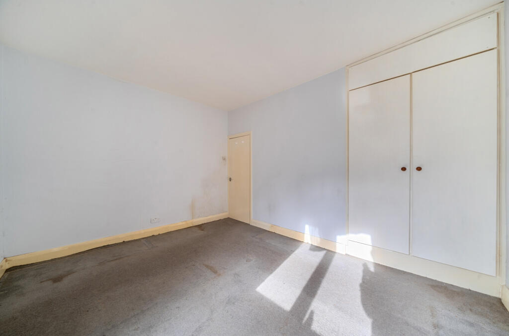 1369696-16-68f616...