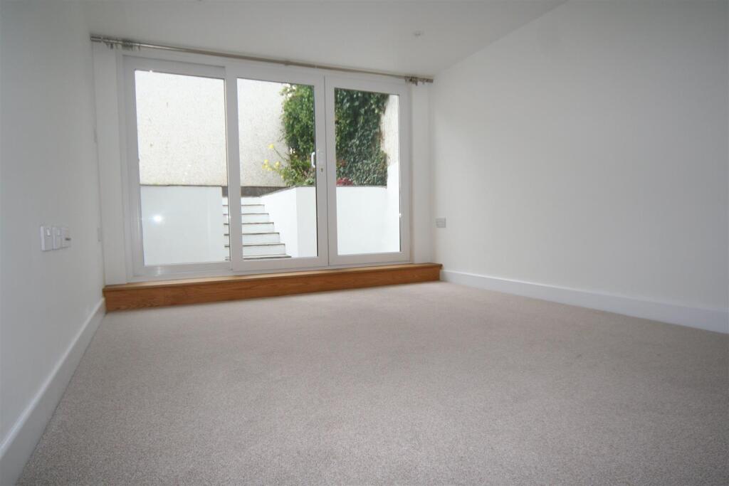 GF 24 Lemon Street 010.JPG