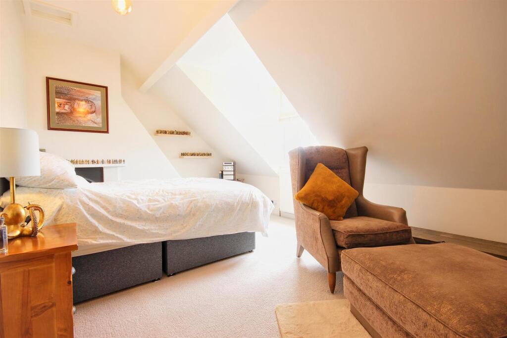 BEDROOM 4 (FRONT)