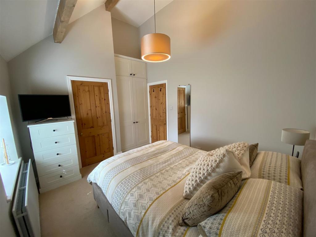 Bedroom 1 Aspect 3.jpg