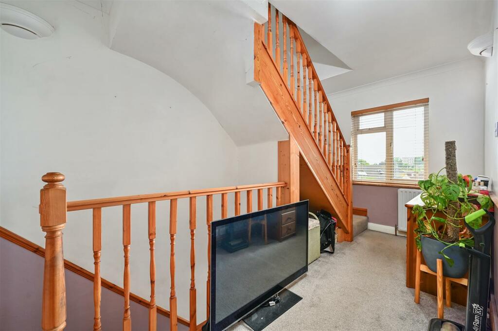 17 Sefton road, bn41 (24).jpg