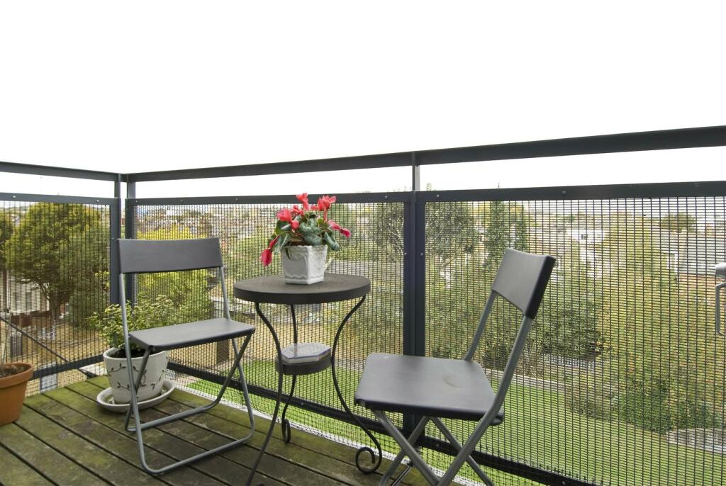 40 chiswick green studios-balcony.JPG