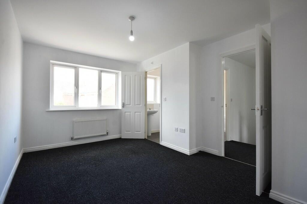 Bedroom 1-min
