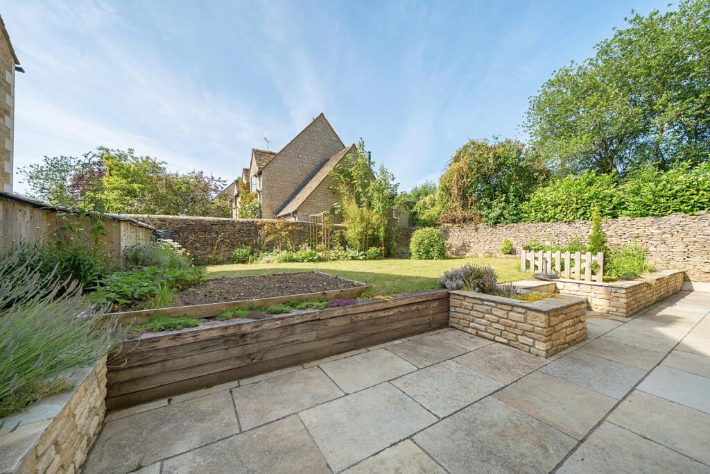 1310517-6-6852bc7b9bf30