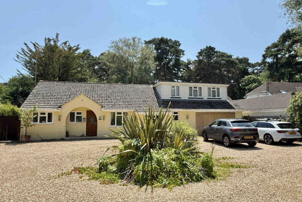 5 bedroom Detached for sale
