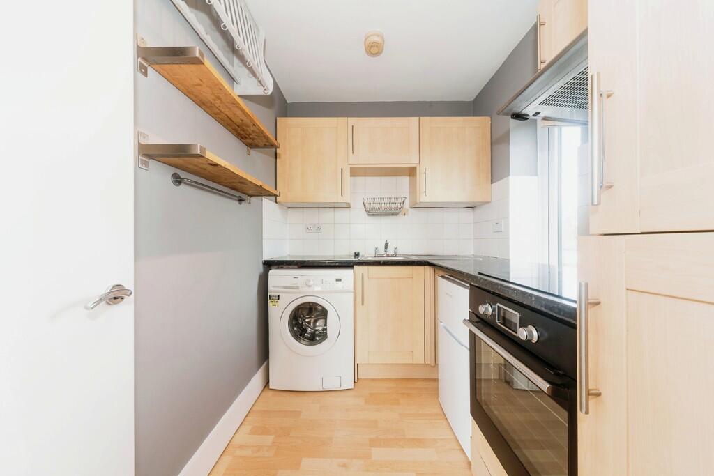 7 Lyndon House ki...