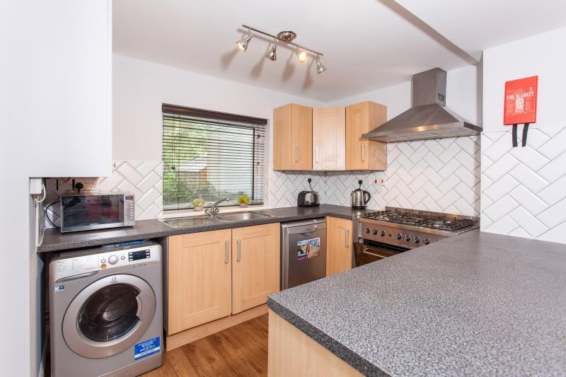 Kitchen 2.jpg