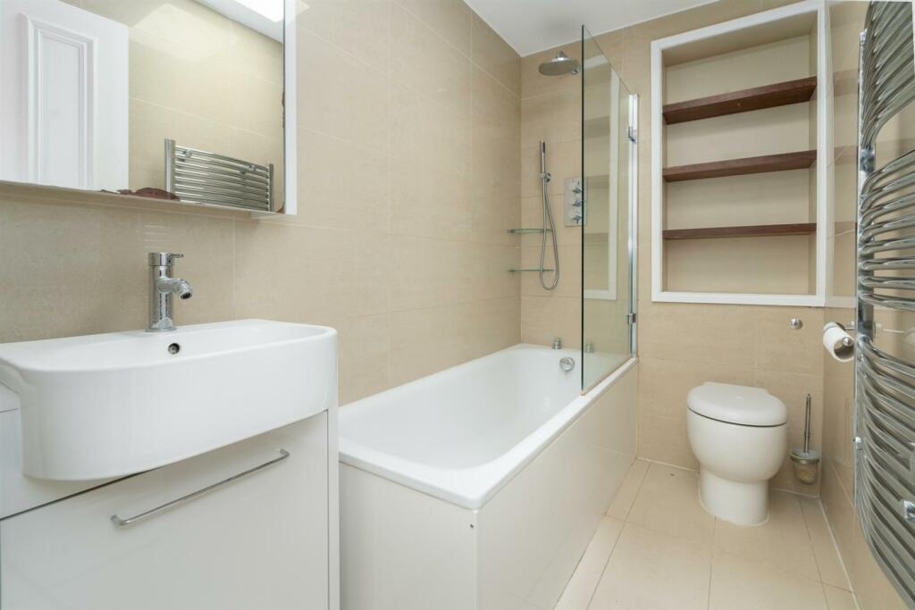 Bathroom Photo 2.jpg