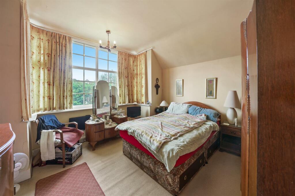 Bedroom 1.jpg