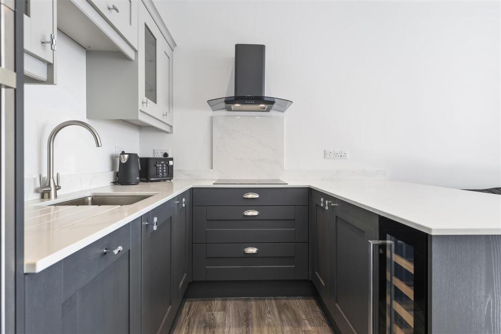 BREAKFAST KITCHEN AREA