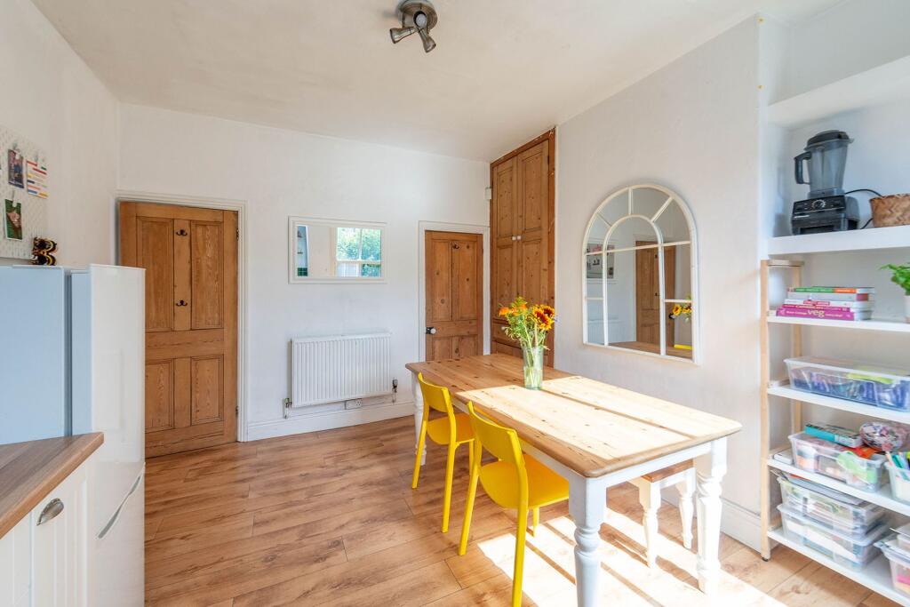 KITCHEN, DINER AND LIVING ROOM